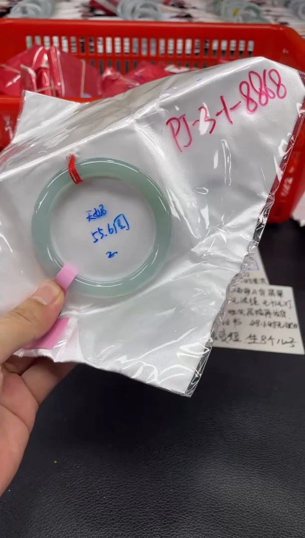 翡翠手镯未镶嵌翡翠手镯