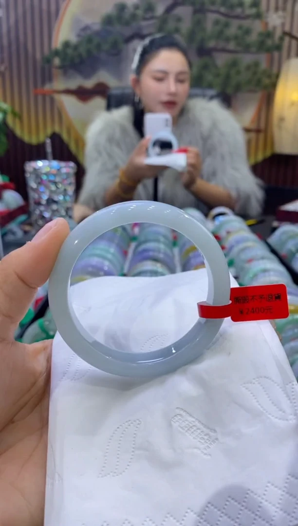 【闪购商品】翡翠手镯未镶嵌多人004512