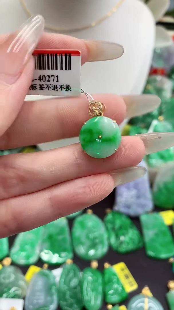 翡翠18K金镶嵌颈饰挂件