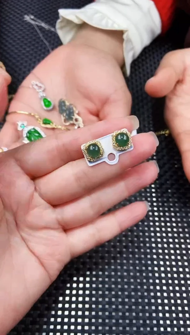 【闪购商品】翡翠耳饰未镶嵌11111111