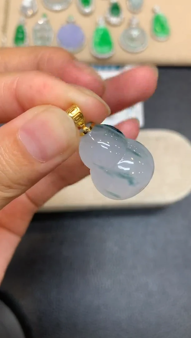 颈饰18K金镶嵌翡翠葫芦【无服务费