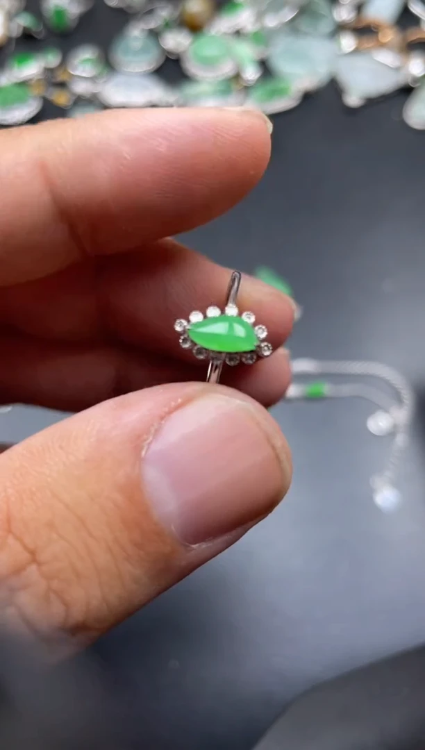 【闪购商品】翡翠颈饰18K金镶嵌FOCE寄售不退换