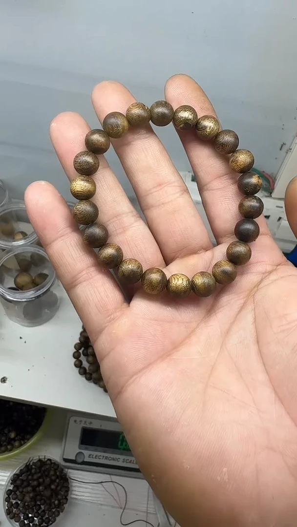 沉香手串0.9规格虫漏留疤珠单圈6克