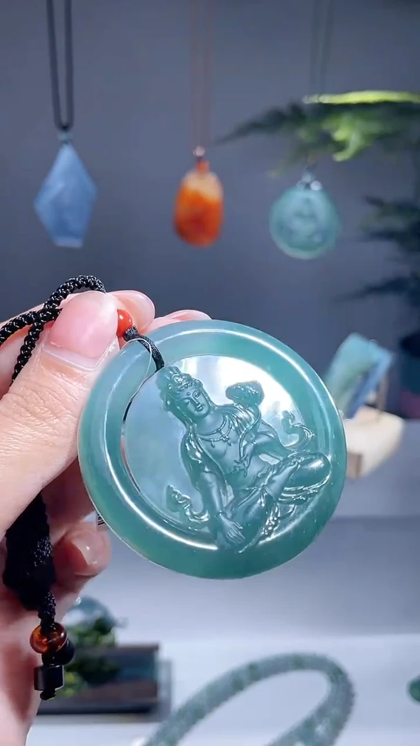 颈饰未镶嵌翡翠观音