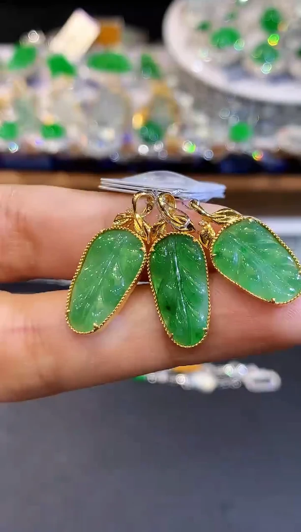 翡翠18K金镶嵌吊坠(不含链)L多样性发其一