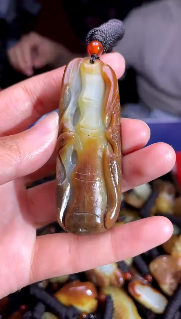 和田玉未镶嵌颈饰1