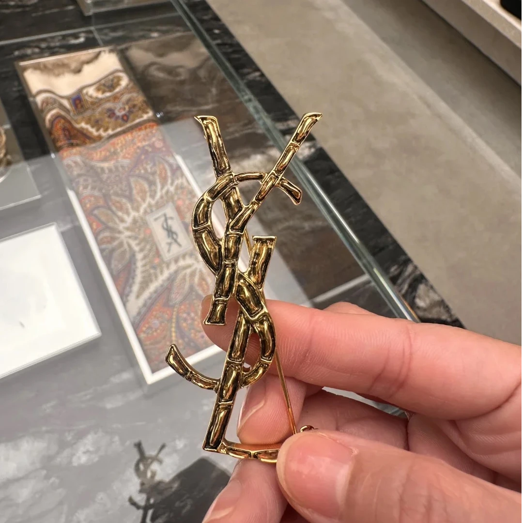 Saint Laurent圣罗兰鳄鱼纹时尚做旧大LOGO金色胸针