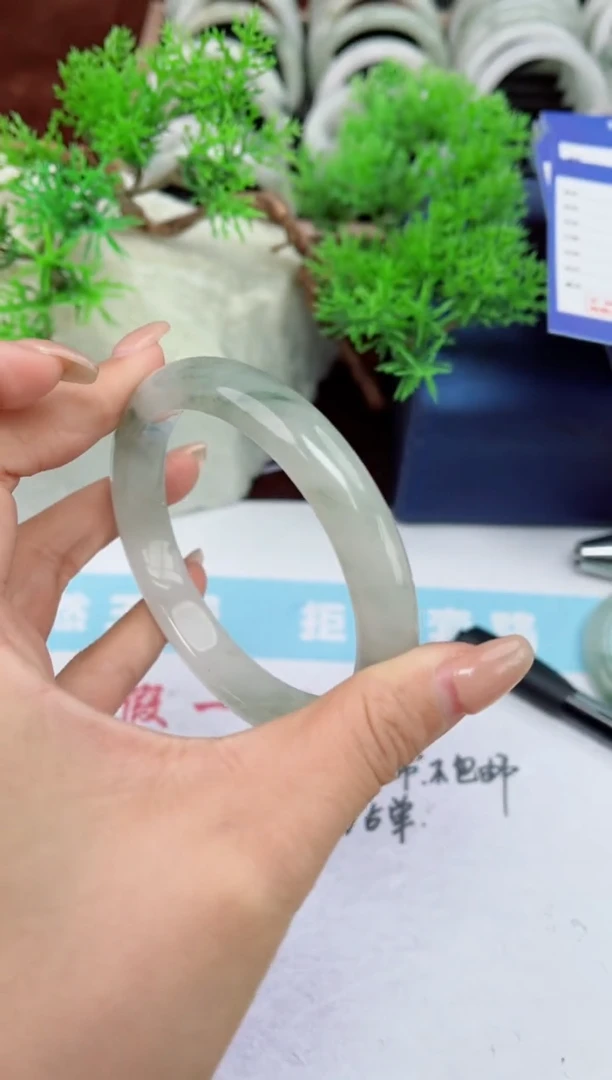 【闪购商品】石英质玉手镯未镶嵌126