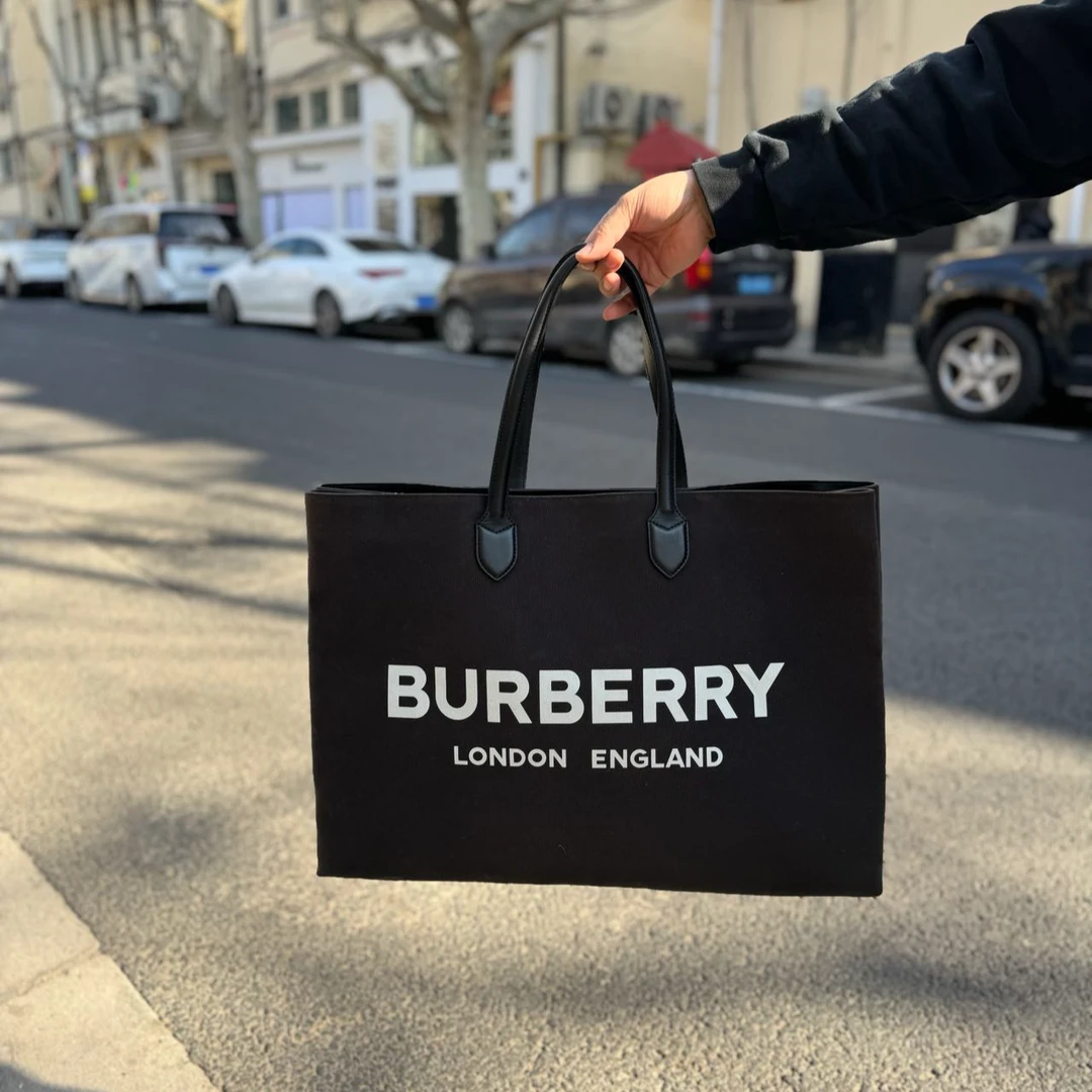 95新 BURBERRY/博柏利 黑色 大logo 男款托特包