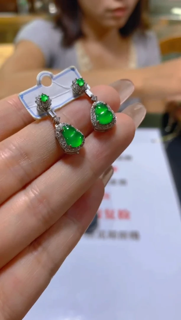 未镶嵌翡翠耳饰多样性发一
