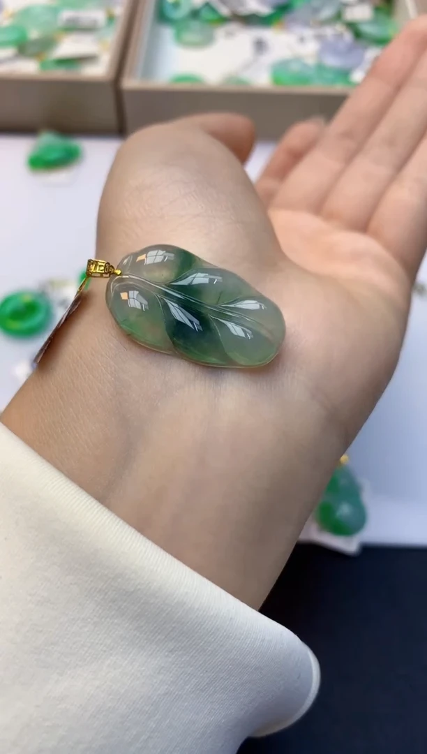 颈饰18K金镶嵌翡翠天然A货翡翠百元以上9元证书费自理