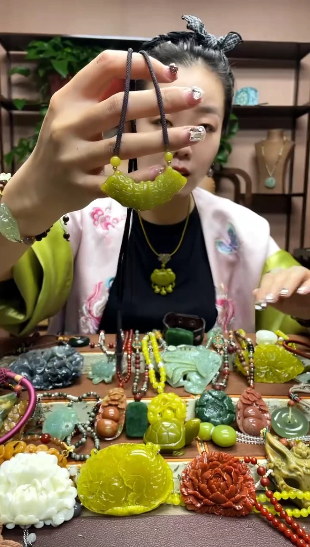 未镶嵌岫玉吊坠多样性发货发其中之一