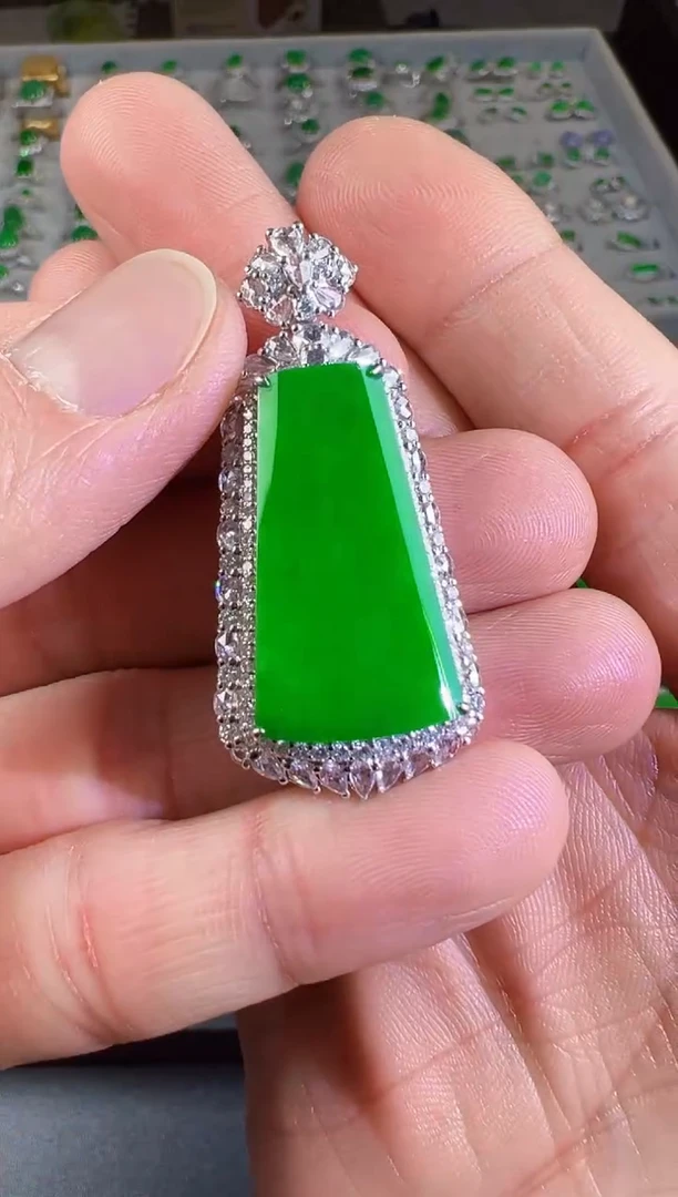 【闪购商品】翡翠吊坠(不含链)18K金镶嵌无事牌吊坠