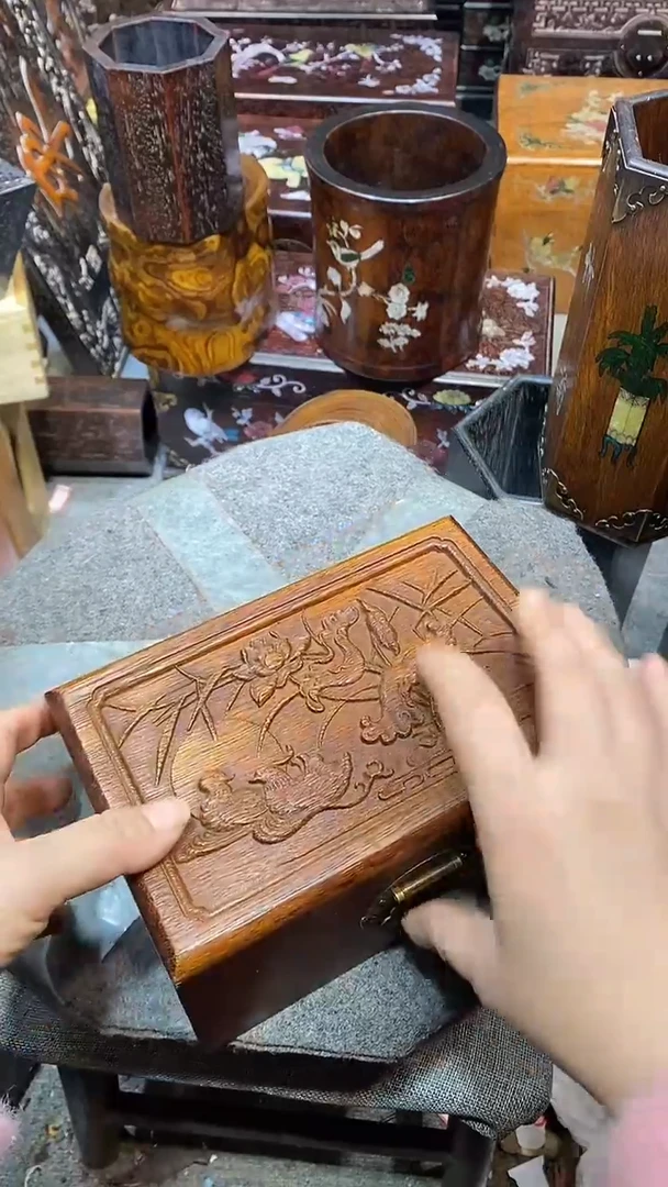 木木雕款盒子一个