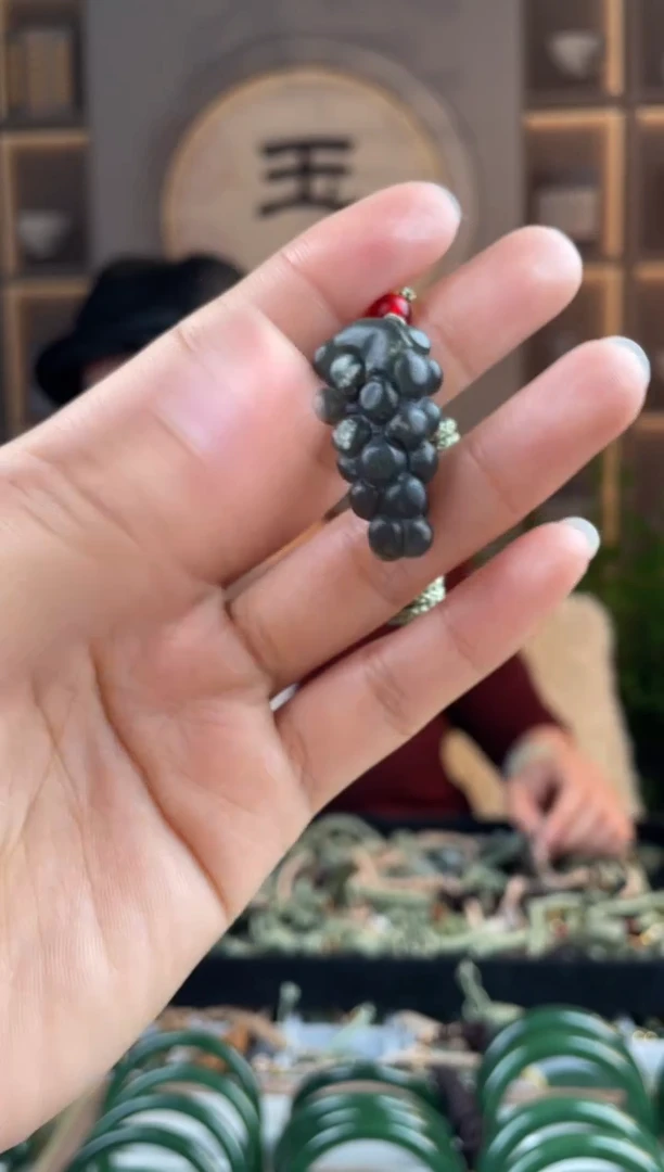 颈饰未镶嵌和田玉拍一发一，拍一发一