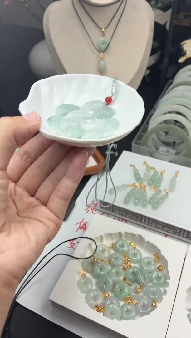 翡翠未镶嵌颈饰A010【多样性发其一】