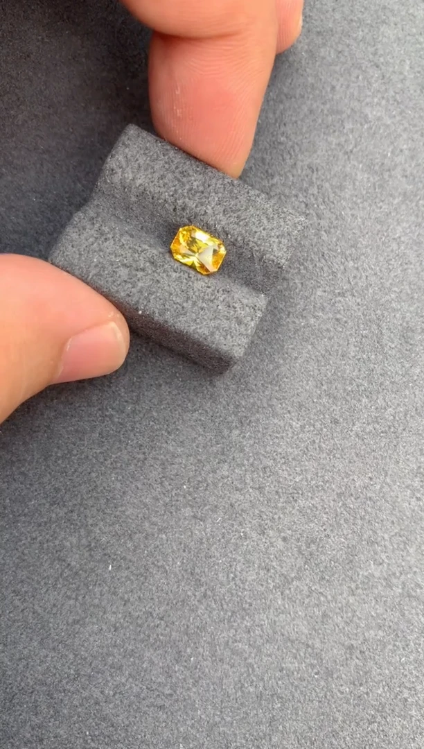 【闪购商品】彩色蓝宝石裸石未镶嵌1.5ct黄蓝宝