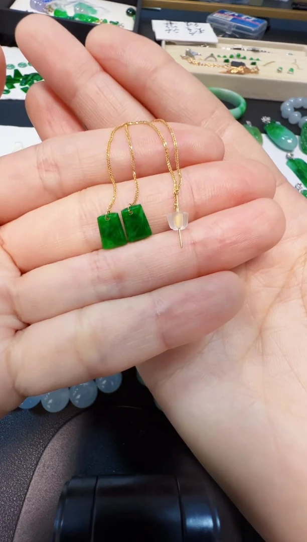 18K金镶嵌翡翠耳饰48
