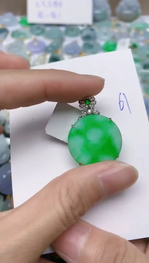 【闪购商品】翡翠颈饰18K金镶嵌61天然翡翠A货  