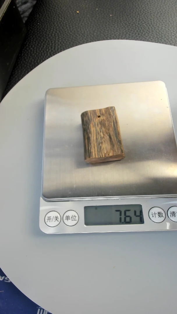 【闪购商品】沉香吊坠海南乌身原叶平安无事牌7.6克