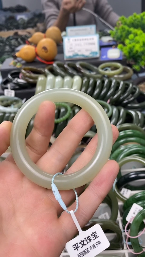 未镶嵌手镯和田玉芋***～53.2