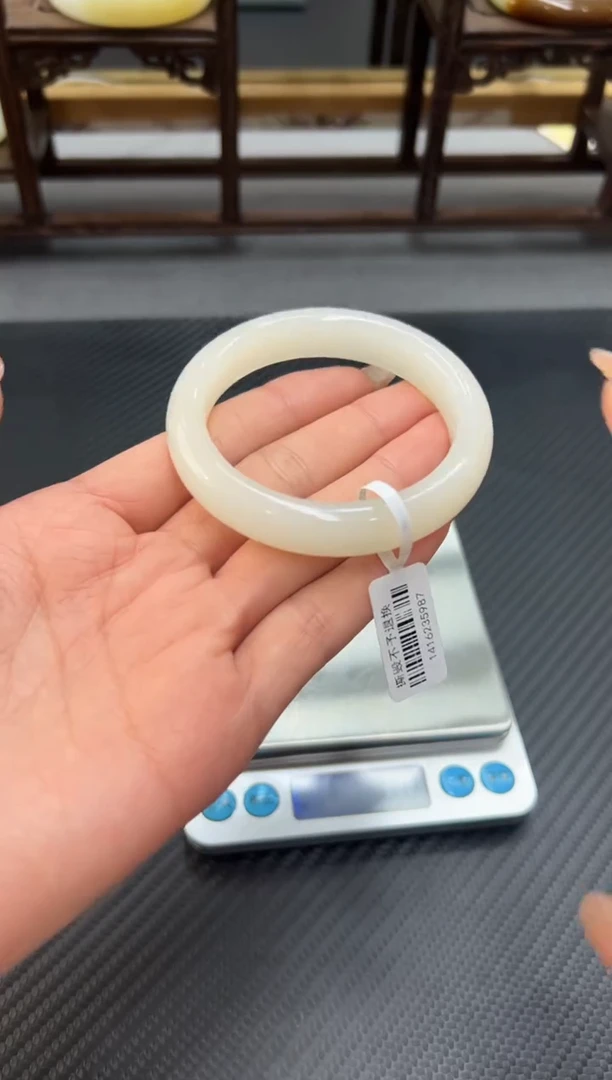 未镶嵌手镯和田玉黑山微色差53