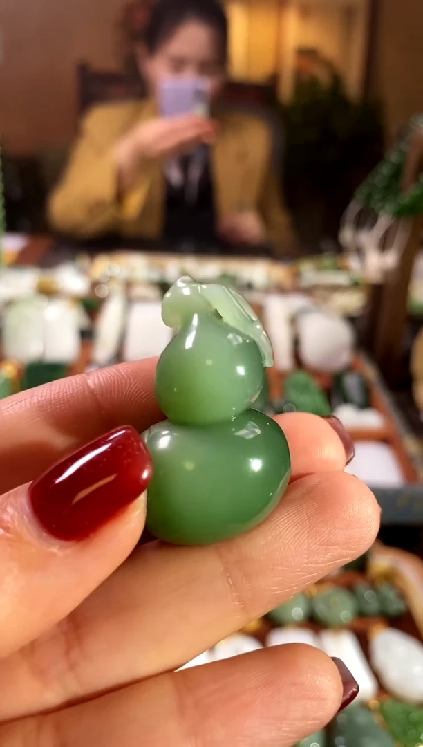 吊坠(赠链)未镶嵌和田玉.