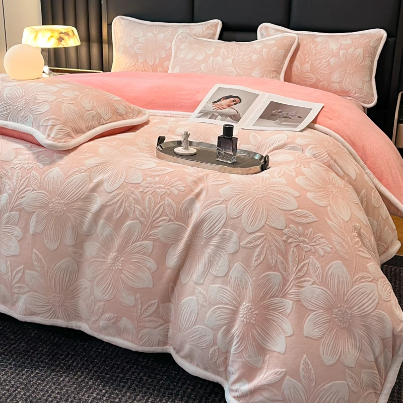 富安娜冬季雕花牛奶绒四件套加厚保暖双面珊瑚绒被套加绒床上用品