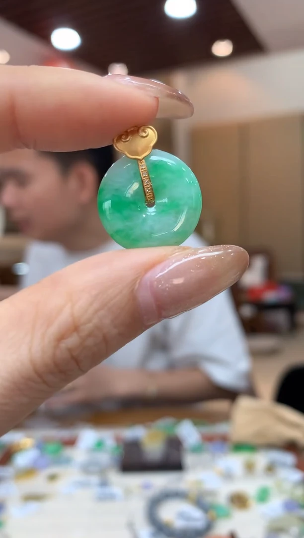 吊坠(不含链)18K金镶嵌翡翠平安扣