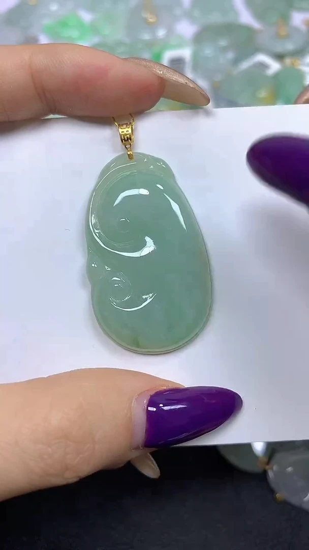 颈饰18K金镶嵌翡翠