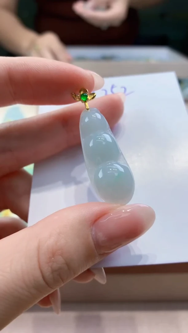 翡翠未镶嵌颈饰天然缅甸a货翡翠