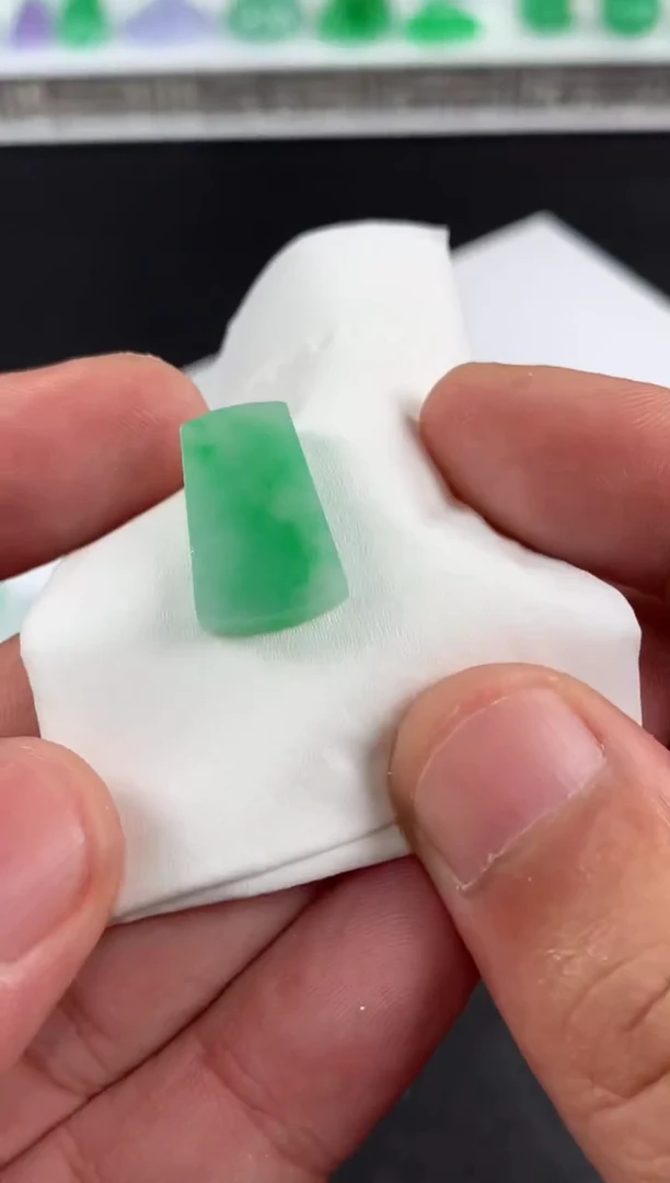 未镶嵌定制翡翠努**跑翡翠