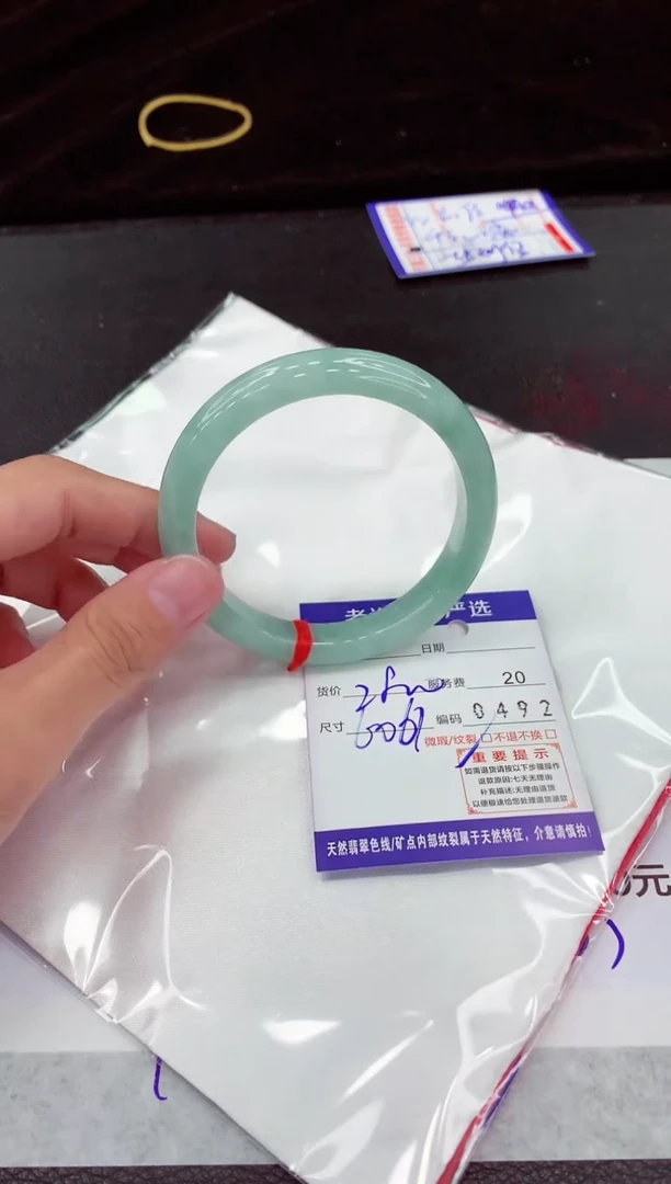 翡翠手镯未镶嵌1111111111111111