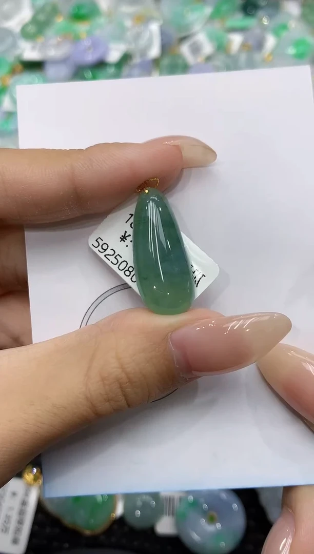 颈饰18K金镶嵌翡翠111111111111