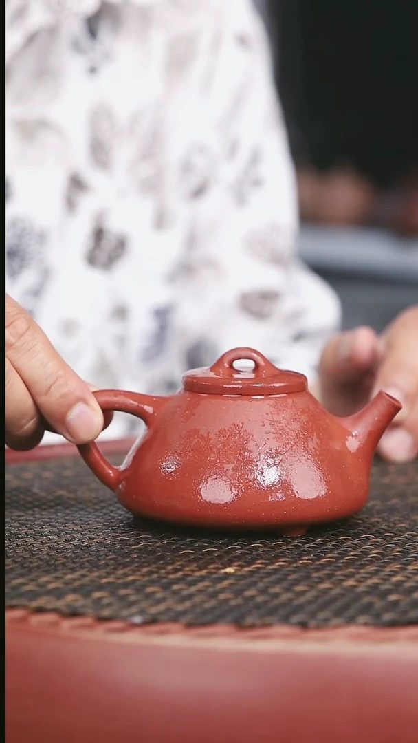 茶壶紫砂34号大红泥子冶石瓢170CC刻绘微微暇