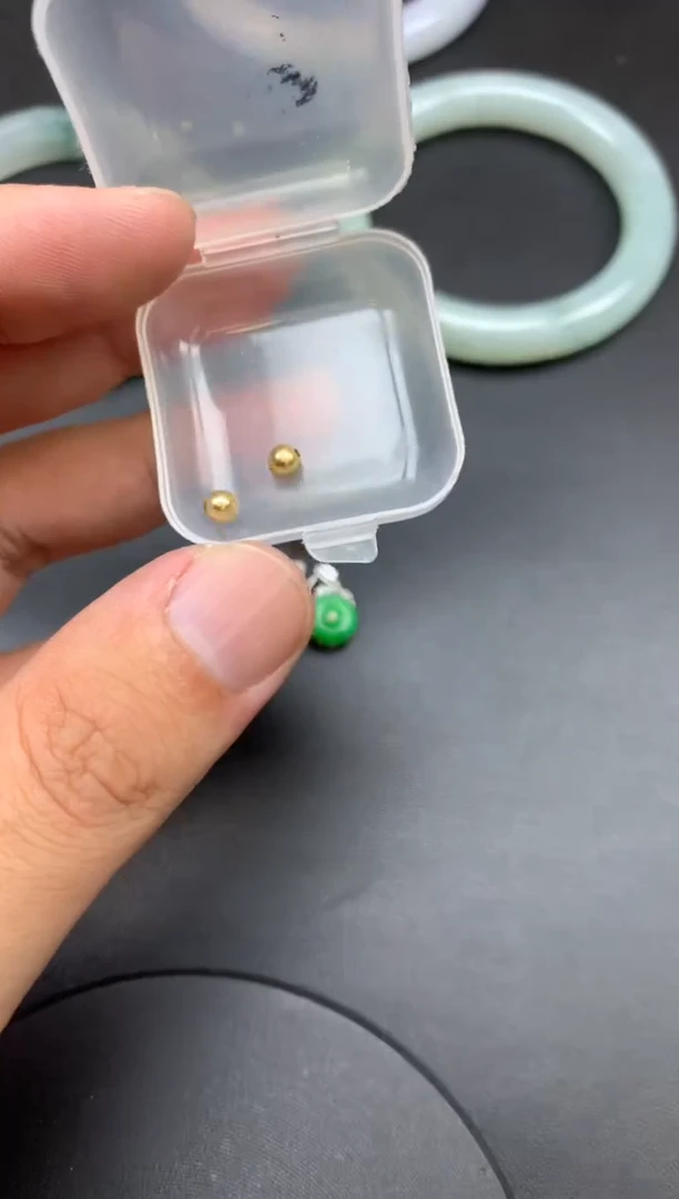 颈饰18K金镶嵌翡翠金珠4mm