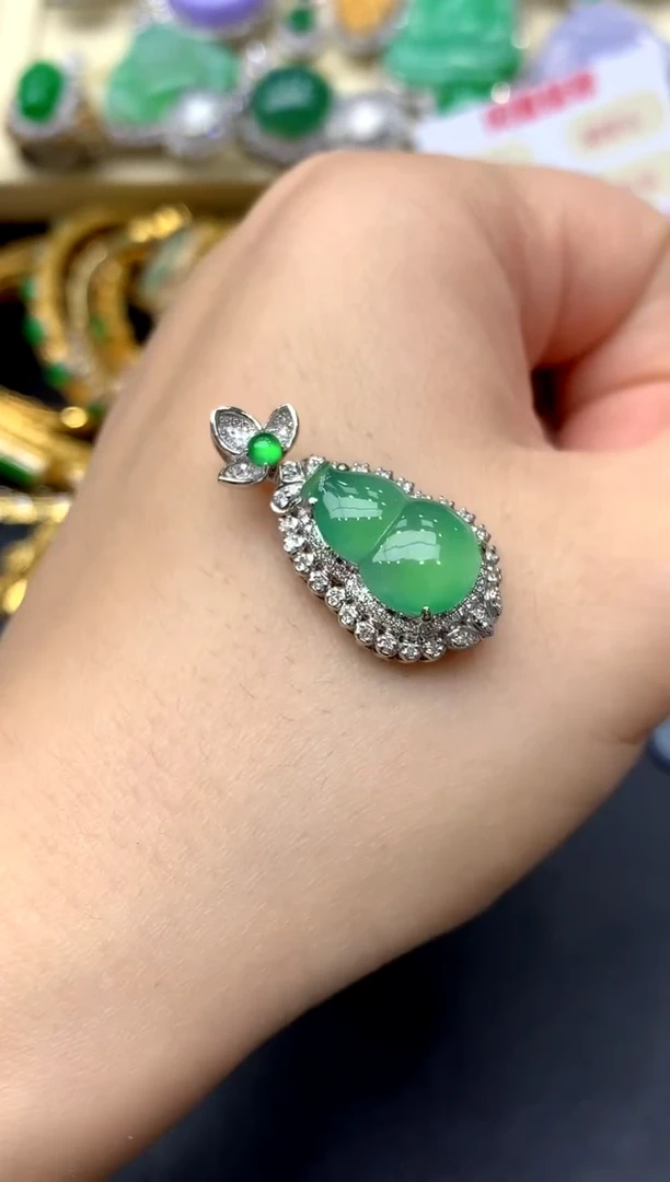 颈饰18K金镶嵌翡翠378 -中国好珍宝