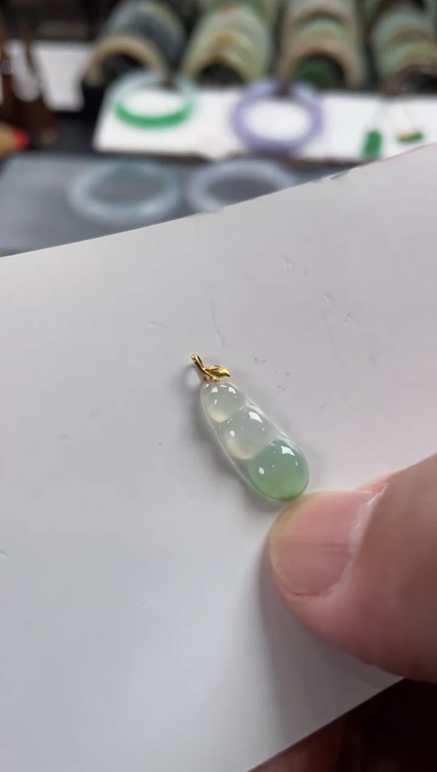 【闪购商品】翡翠颈饰未镶嵌豆子