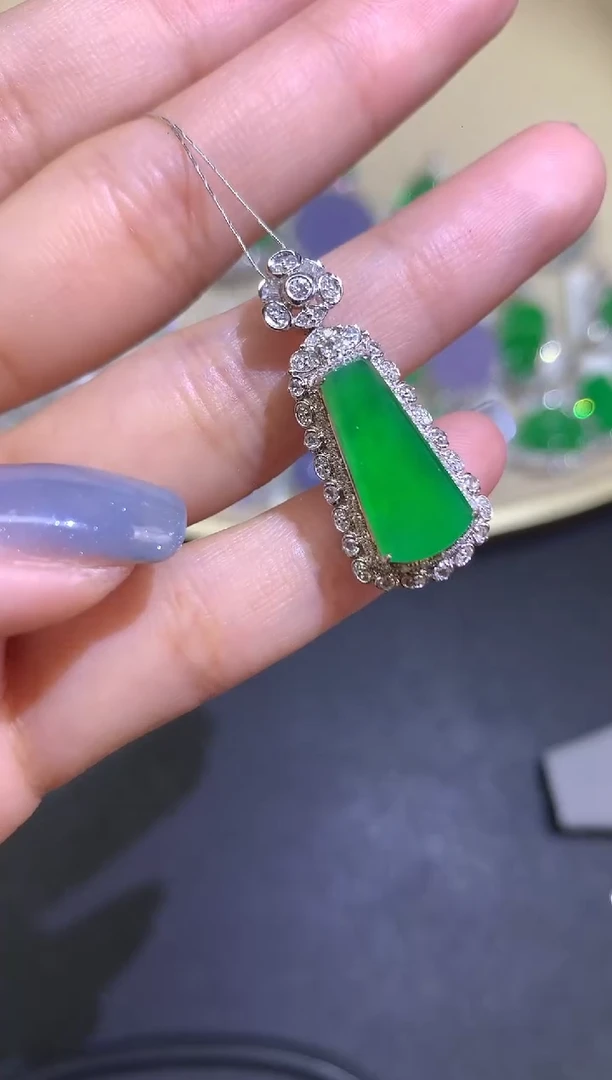 吊坠(不含链)18K金镶嵌翡翠吊坠A193|13800