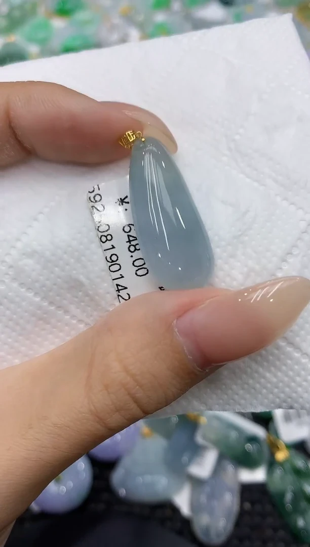 颈饰18K金镶嵌翡翠111111111111