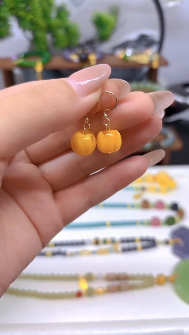 14K金镶嵌蜜蜡耳饰E01