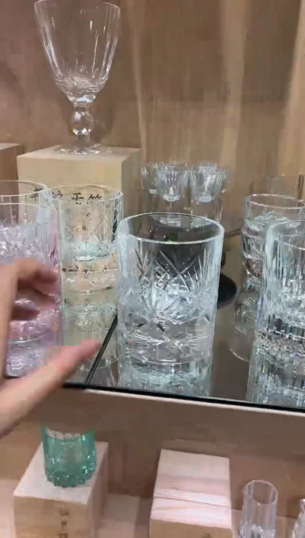 简***出直播间两只 透色繁花