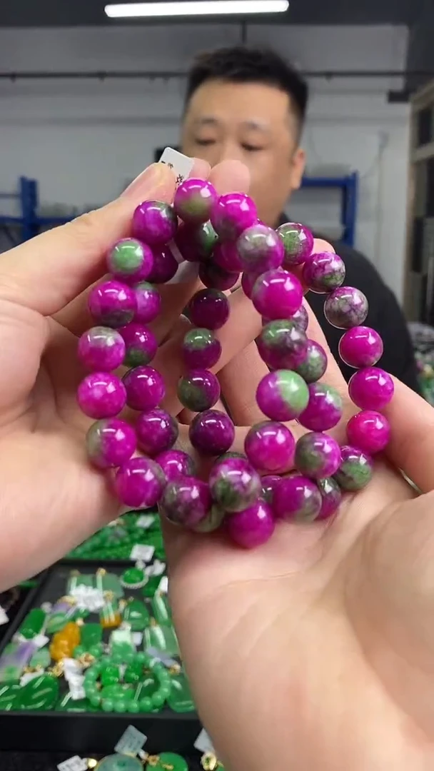 未镶嵌刚玉-黝帘石（红绿宝）手串 多样性发其一颜色微差