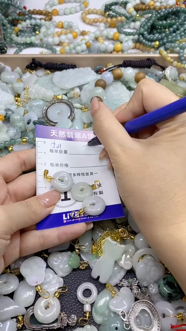翡翠未镶嵌颈饰天然翡翠A货吊坠批量多样性发其一