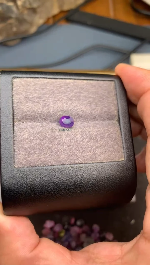 未镶嵌未镶嵌定制蓝宝石陈*勇1.2克拉老烧紫蓝宝