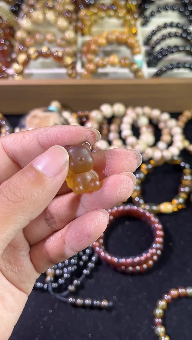 琥珀颈饰未镶嵌金棕暴力熊
