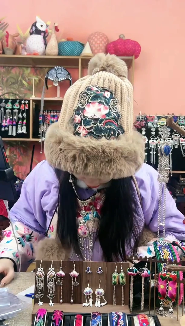 【闪购商品】织绣民族风老绣饰品287