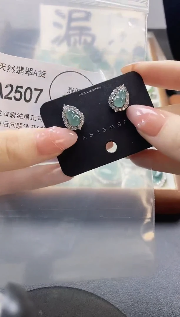 吊坠(赠链)未镶嵌翡翠天然翡翠A货