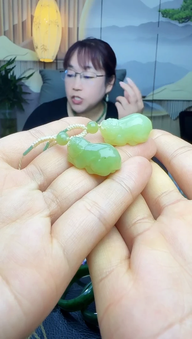 颈饰未镶嵌和田玉黄口貔貅吊坠 多样性发其一