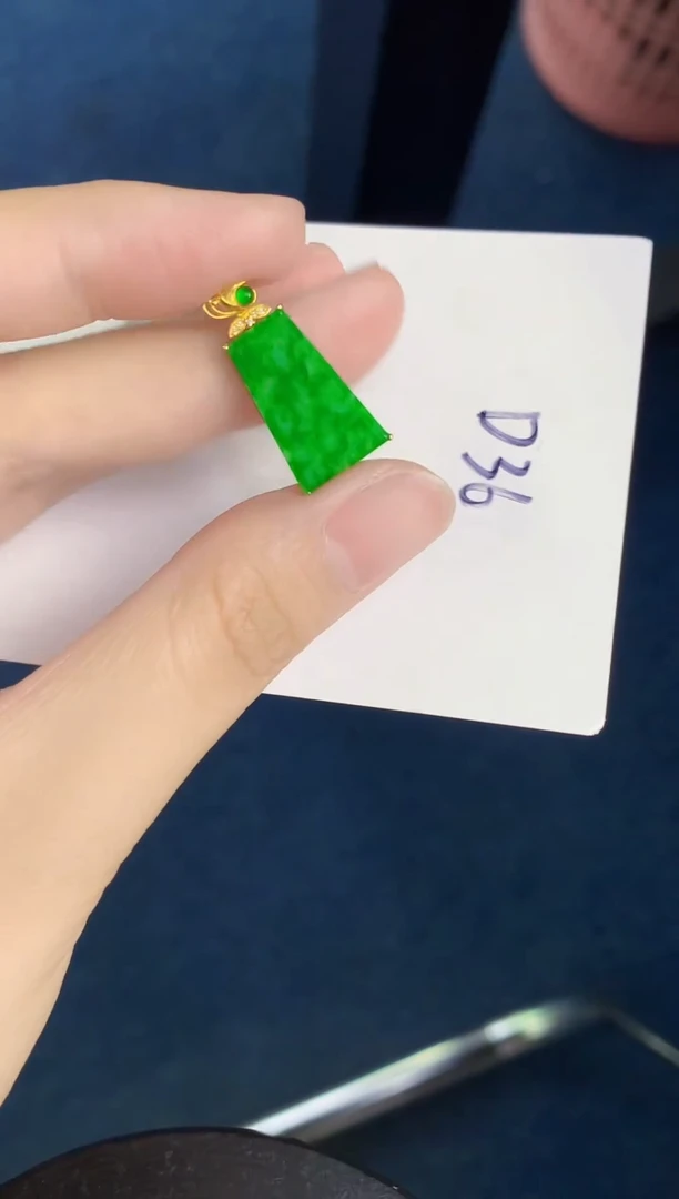 翡翠18K金镶嵌颈饰天然翡翠緬甸A貨